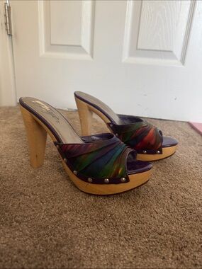 Fergie Multicolor Strappy Wood Platform Mules - Purple Trim